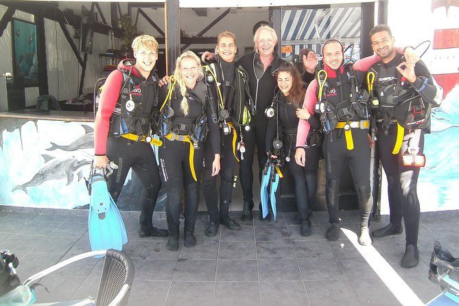 2x diving package, on request including refreshment - Who should book this experience?
