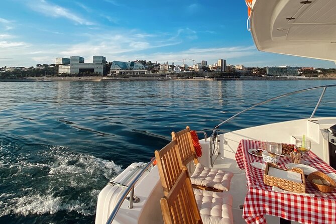 3 Hours Private Tour with Dives in Catamaran in Lisbon - Starting at Doca de Belém