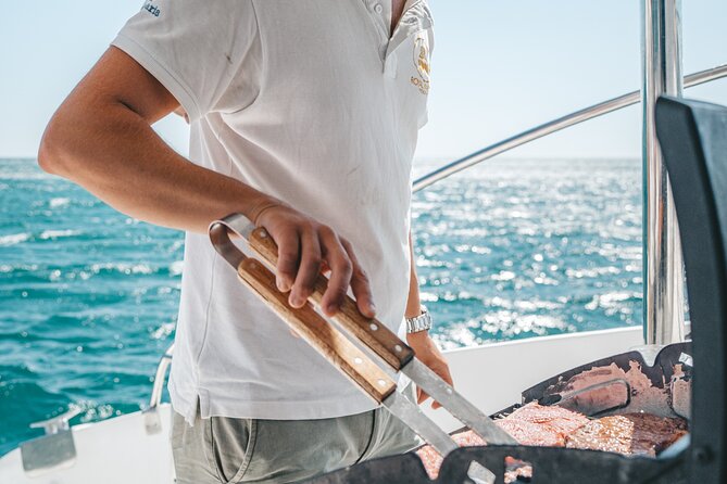 3 Hours Private Tour with Dives in Catamaran in Lisbon - The return past Oeiras beaches