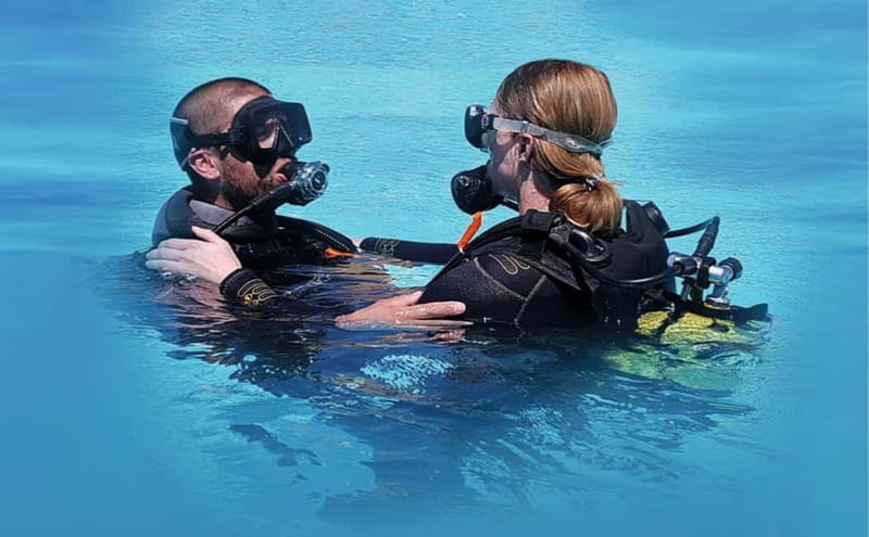 Albufeira: Scuba Diving Experience for Beginners - Starting with theory at Easydivers