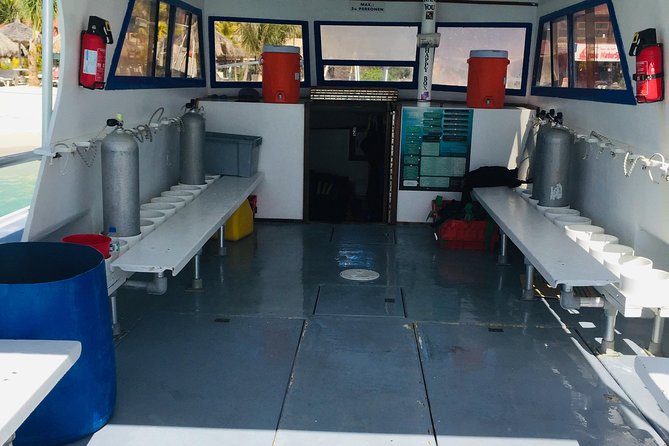 Aruba Certified Scuba Diving - Small Groups and Instructor Attention