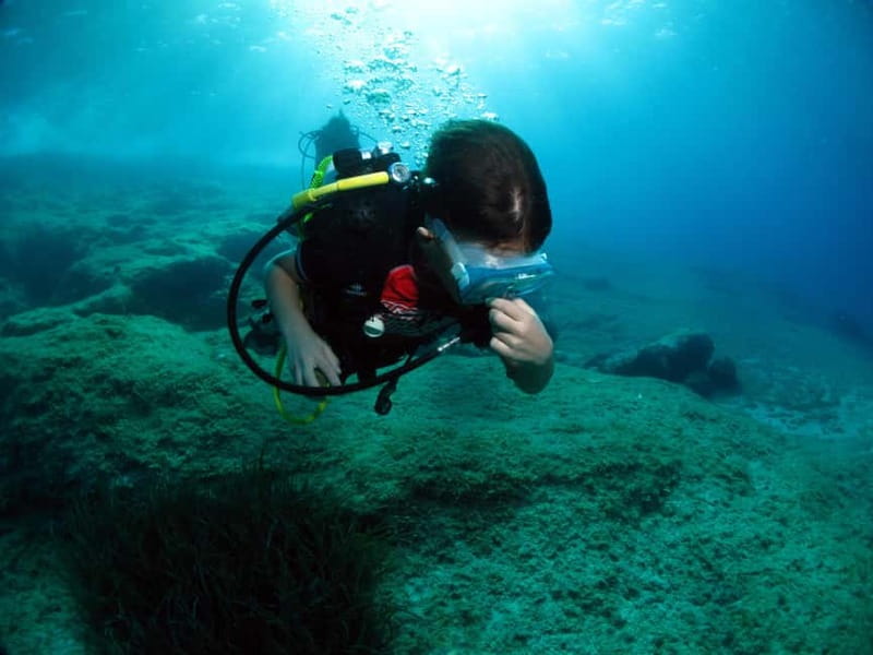 Athens: Discover Scuba Diving Experience for Beginners - At the dive center: equipment and safety first