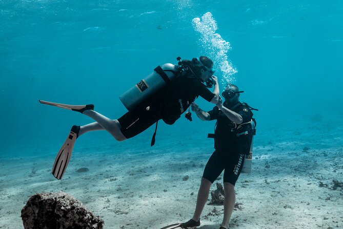 Baptism diving in the turquoise waters of Tahiti - What this Tahiti baptism session is really like