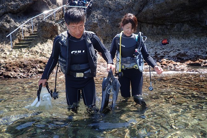 Blue Cave Area Experience Diving!Free feeding & photo images Chinese guide available!1 group with a dedicated instructor - Feeding fish and getting the photographs