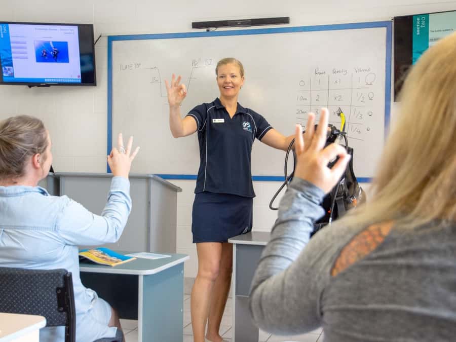 Cairns: 4-Day PADI Open Water Course - Day 2: the 200-meter swim and the course exam