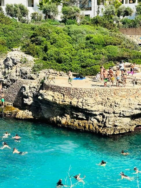 Cala en Blanes: Secret spots for the best dives with a local guide - What the coastal walk adds to the outing