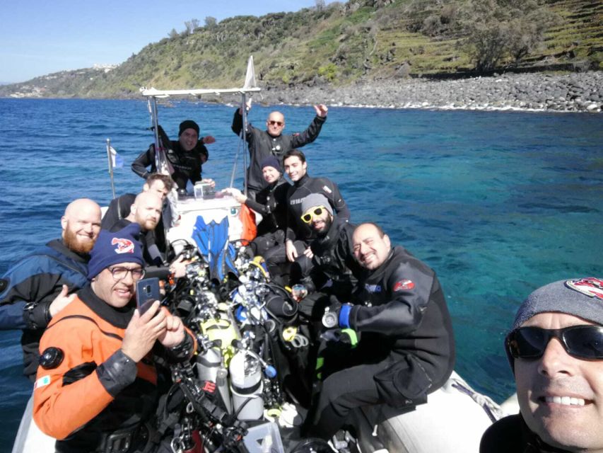 Catania: Gulf Scuba Diving Tour with Marine Biologist - Descending over an ancient lava seabed