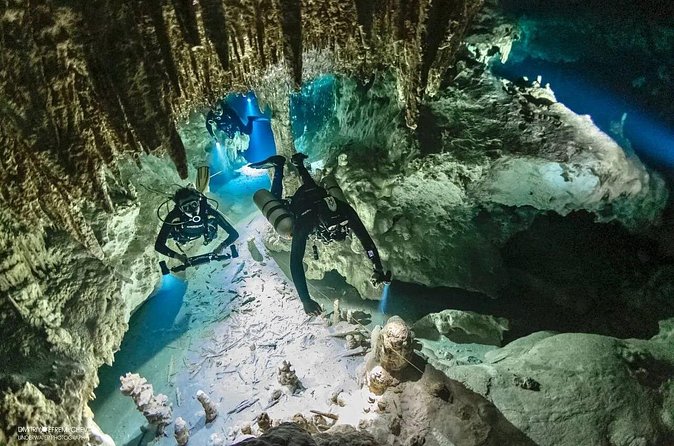 Cenote diving Dream Gate - Why buoyancy matters so much here