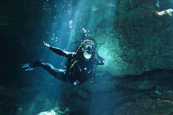 Cenotes diving - Haloclines and the need for calm control