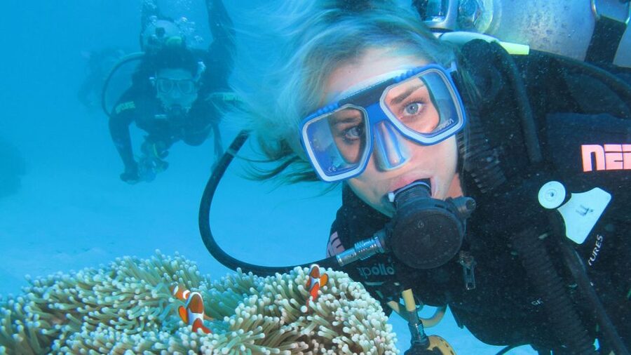 Cesme: Scuba Diving Experience - Settling aboard the Derin Doğa boat