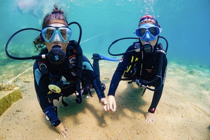 Discover PADI Diving in Barcelona - Safety comes before photographs