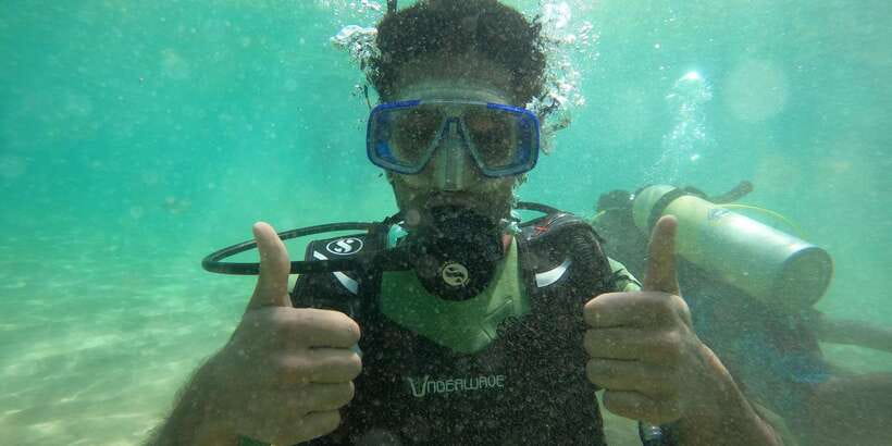 Discover Scuba Diving : Hikkaduwa : Scuba Diving - Calm water is where confidence begins