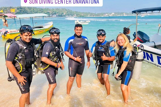 Discover SCUBA Diving in Beautiful Unawatuna Bay - The short boat ride to Rock Island