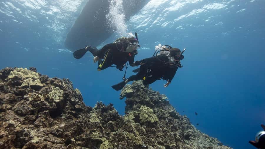 DISCOVER SCUBA DIVING IN LEMORNE with EasydiveMauritius - The pool session: learning to breathe underwater