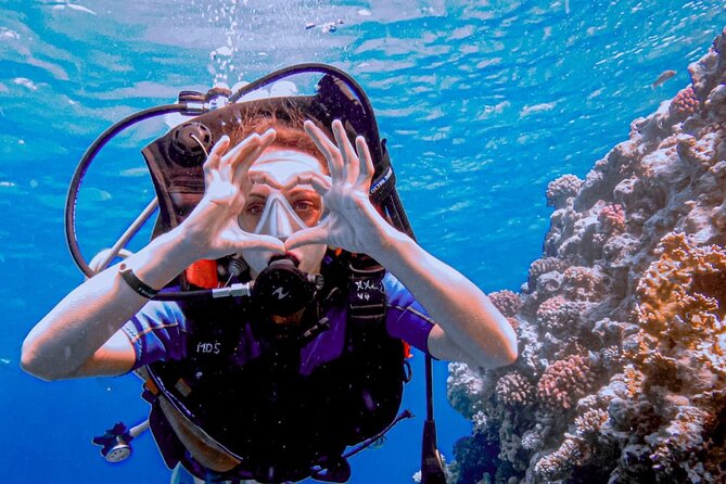 Discover Scuba Diving Sharm El Sheikh - Instructor support and comfort in the water