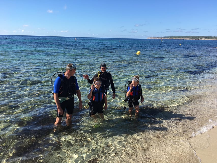 DISCOVER THE UNDERWATER WORLD, Scuba Diving Experience - Getting fitted in a wet suit