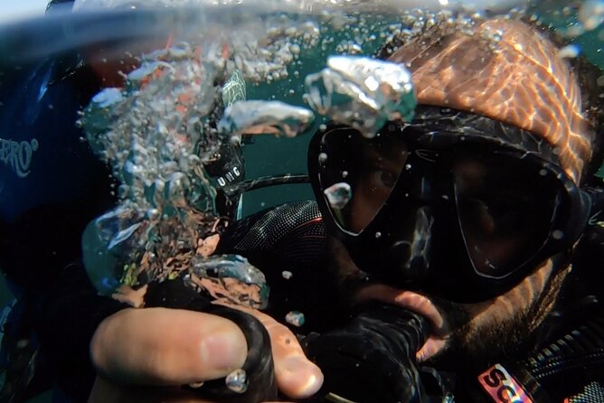 Discovery Scuba Diving in Dubai - The classroom briefing gives you a useful first lesson