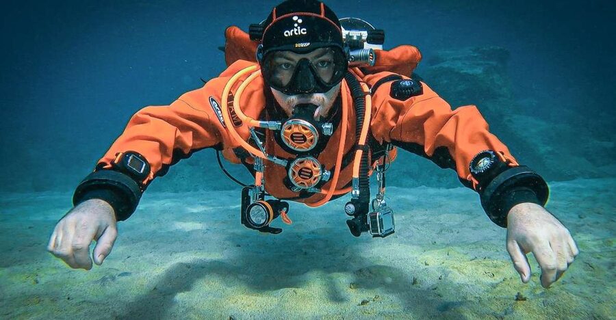 Diving at Lanzarote - 2 guided dives for certified divers - The 8:00 AM start and pickup
