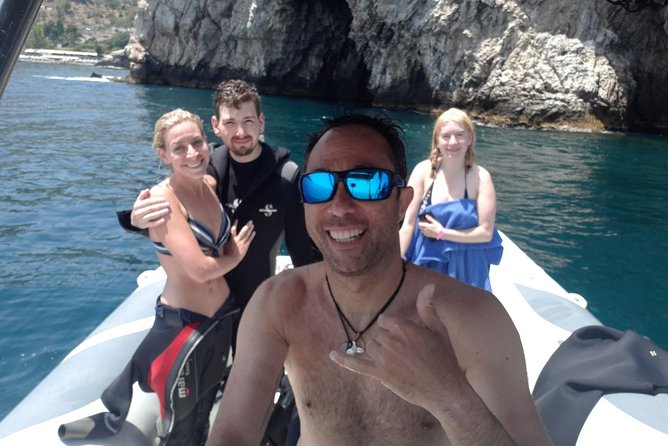 Diving for patented divers - Returning to shore for a one-hour break