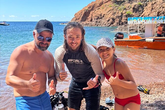 Diving in the Calanque Saint-Barthélemy - Getting fitted with the full scuba kit