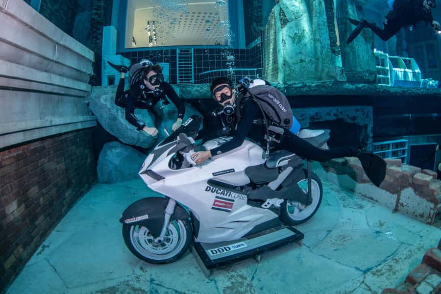 Dubai: Discover Scuba Dive for Beginners at Deep Dive - Reaching 12 meters beneath Dubai