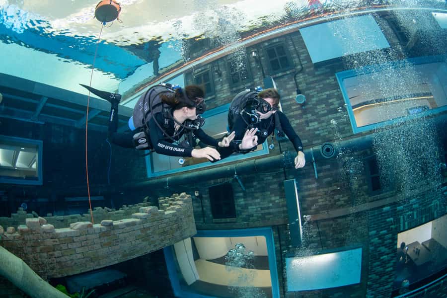 Dubai: Discover Scuba Dive for Beginners at Deep Dive - The first briefing and equipment lesson