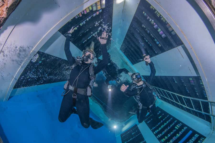 Dubai: Guided Scuba Dive for Certified divers at Deep Dive - Your guide makes the difference