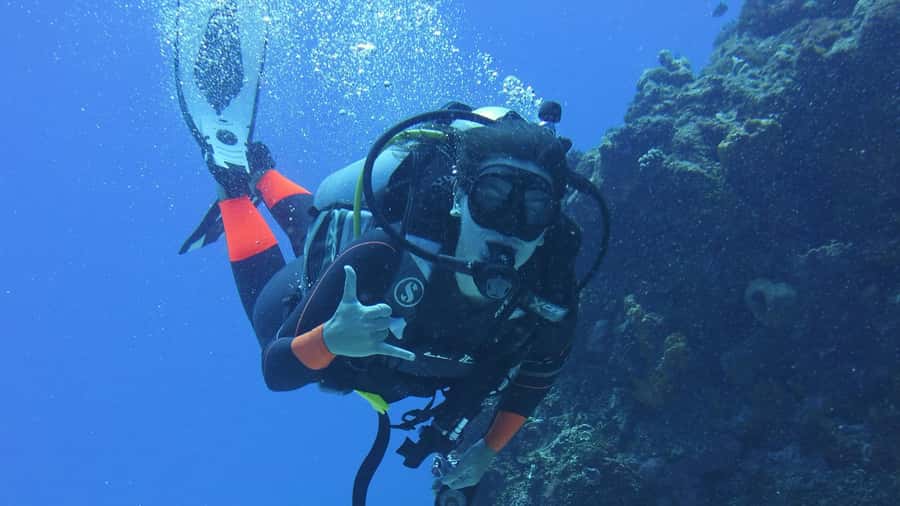 Dubai: VIP Private Scuba Dive with Free Hotel Transfer - At Bermuda Diving Center, you learn before you enter the water