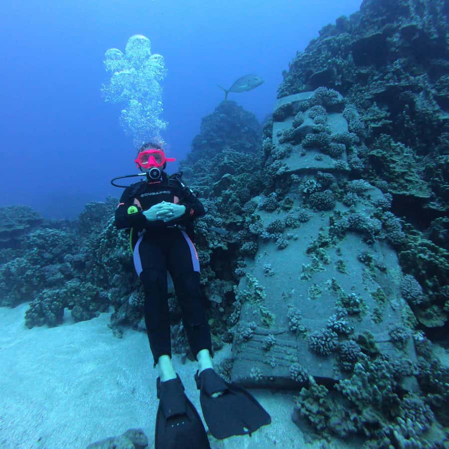 Easter Island: Tropical Diving - Reaching the underwater site