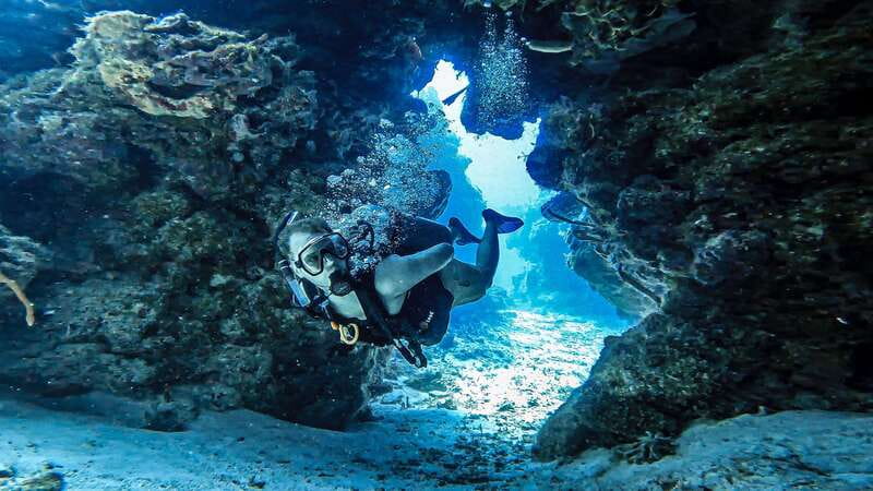 From Cozumel: Double Tank Scuba Diving for Certified Divers - A 45-minute surface break with fruit and drinks