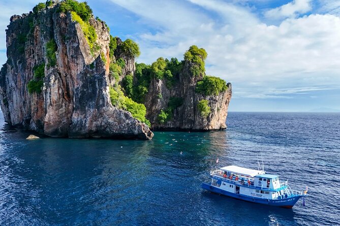 From Phi Phi Don | Half Day Discover Scuba Diving 2 Dives - Lunch, drinks, and the rhythm between sessions