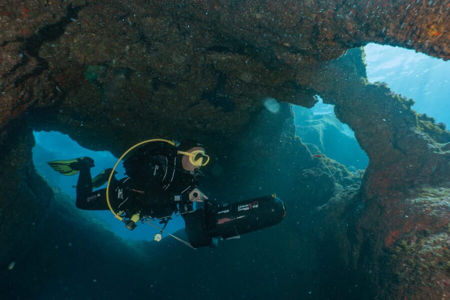 Funchal: DPV- Scooter Dive Adventure - Why the two-person format matters
