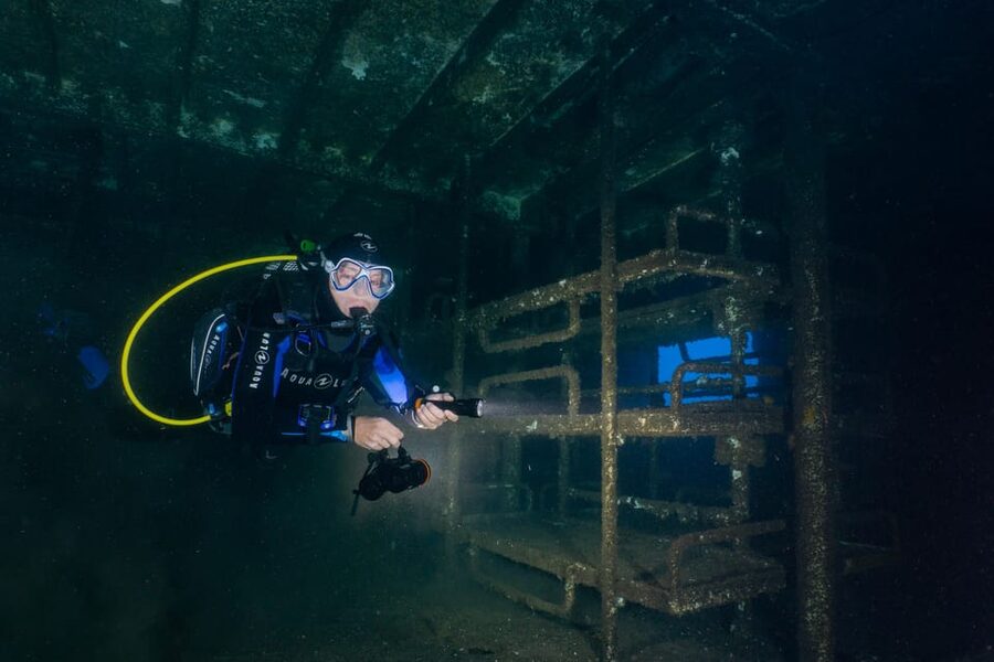 Funchal: Wreck dive F488 Frigate - certified divers - FAQ