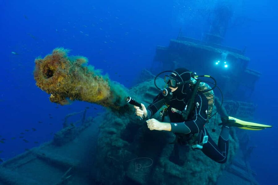 Funchal: Wreck dive F488 Frigate - certified divers - A former navy frigate near Cabo Girão