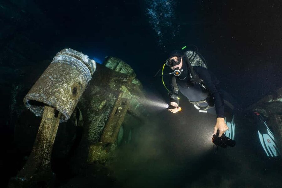 Funchal: Wreck dive F488 Frigate - certified divers - Certification rules are firm for good reason