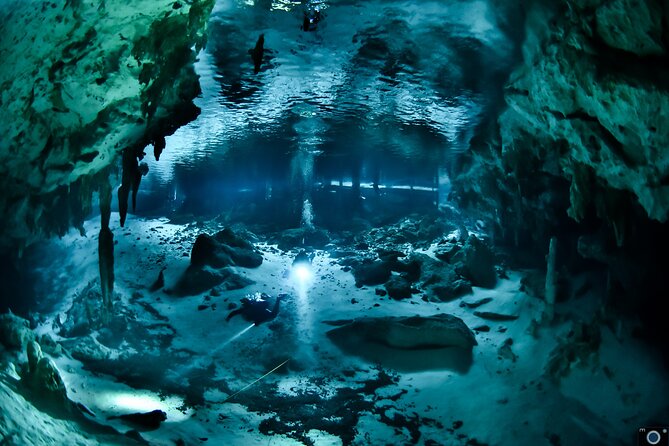 Go for 2 dives in cenote Dos ojos for certified divers - The break between the two scuba descents