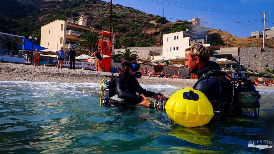 Heraklion: Scuba Diving Experience for First-Timers - What makes the instructors important