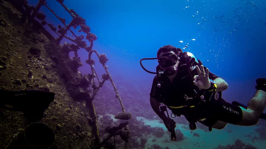 Hurghada: 1, 2, 3, 4, or, 5-Day Scuba Diving Package - A comfortable food break between water sessions