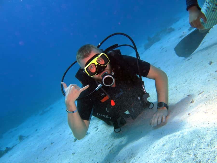 Hurghada: Scuba Diving cruise with lunch & pickup - Abu Ramada and Small Giftun Island reef stops