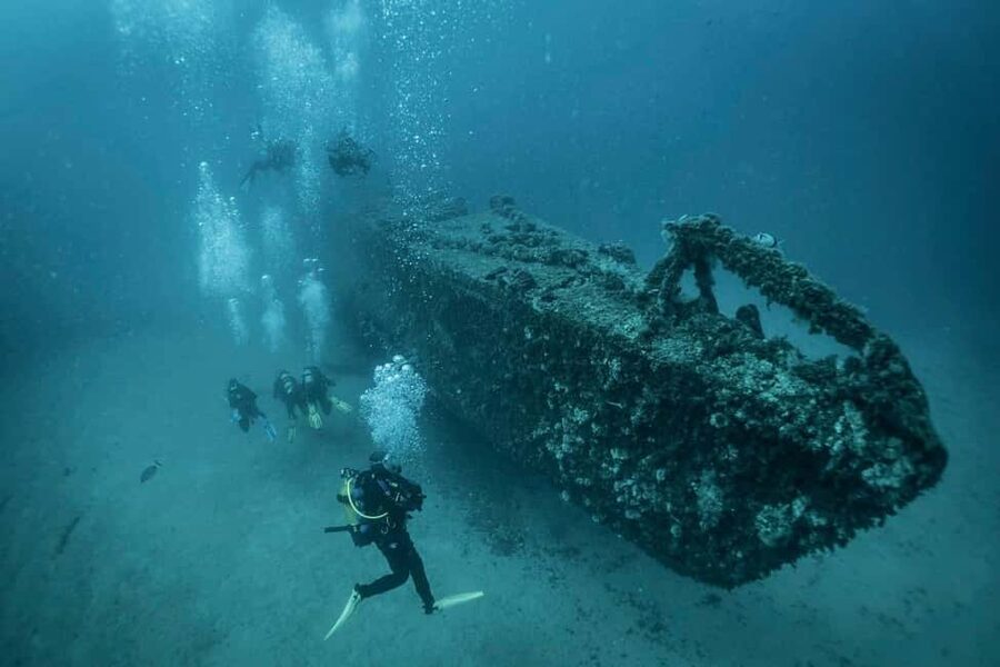 Introductory scuba diving - The briefing comes before the equipment feels natural