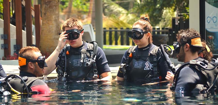 Ko Tao: Open Water Scuba Diving 4-Day Course - Day one: orientation, theory, and the swimming pool