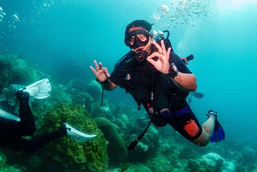 Ko Tao: Try Scuba Diving 1-Day Experience - Boarding the custom boat around noon