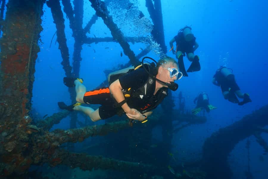 Koh Chang: 1-Day Dive Trip to Top Underwater Sites - Small groups and a careful start