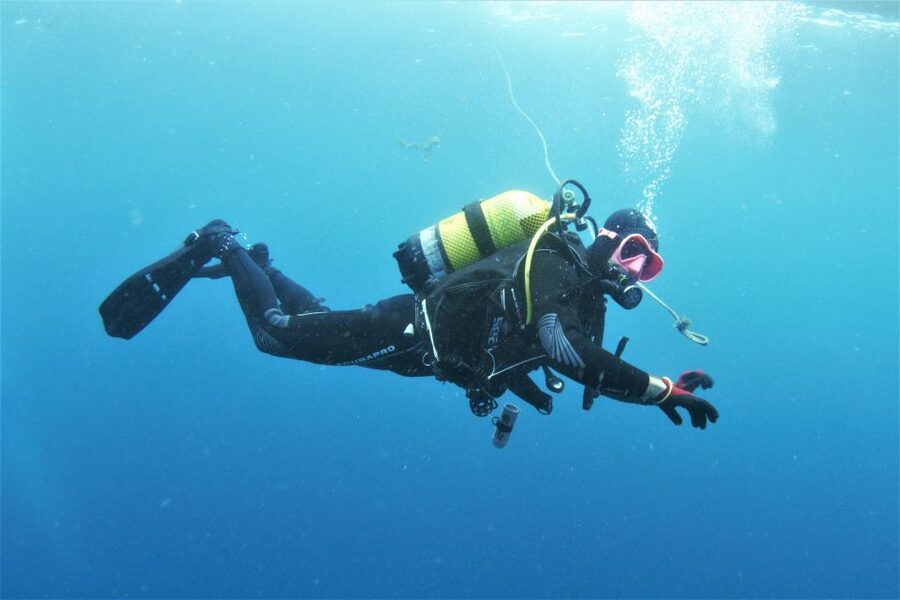 Las Palmas: 2-Day Padi Scuba Diving Course - The study work after the pool
