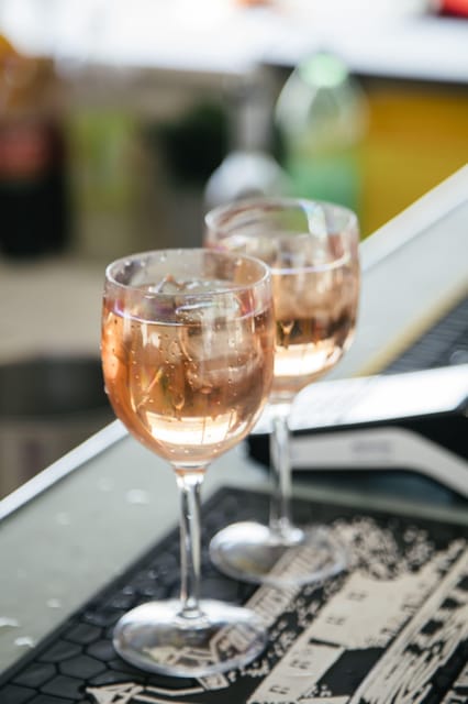 Lisbon: Catamaran Boat Party with Music, Open Bar & Dives - Who will enjoy this most