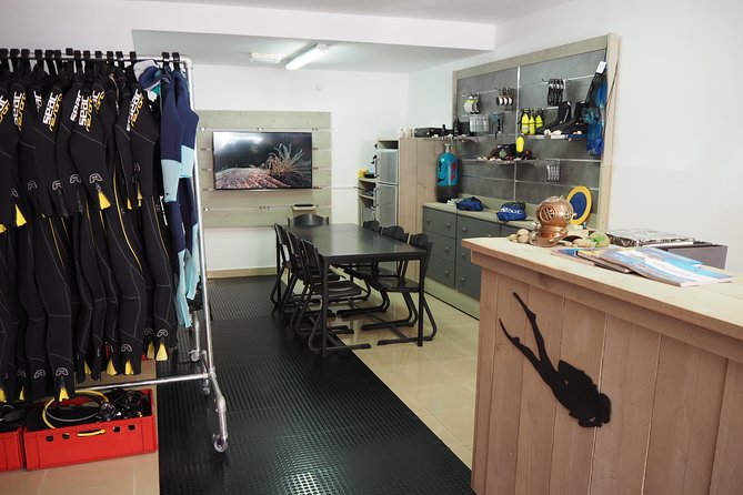 Make a private Try Dive, for your first Scuba experience! - Getting Ready at Euro-Divers Lanzarote