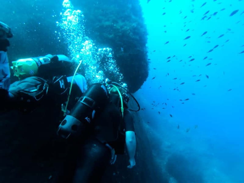 Malta: First Experience Scuba Diving Lesson - The first session: learning to breathe and move