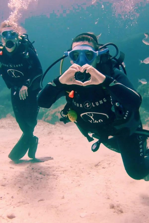 Malta, Scuba diving with instructor - Starting at DiveBase Malta beside the Seaview Hotel