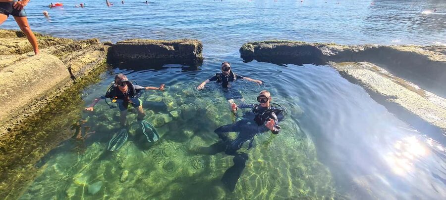 Malta St Pauls Bay: PADI Discover Scuba Diving Experience - The equipment briefing before you enter the water