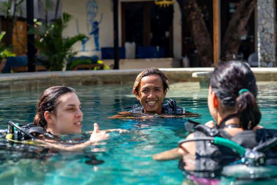Manta Dive Gili Trawangan: Discover Scuba Diving - The 12-meter ocean session is the real reward